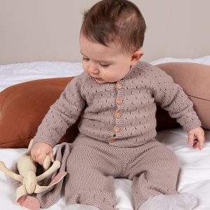 Stickat set Bebisset Madicken - garnpaket i Bluum Soft Merino Ull