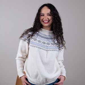 Stickad tröja Ingrid till dam - garnpaket i Bluum Pure Eco Baby Wool