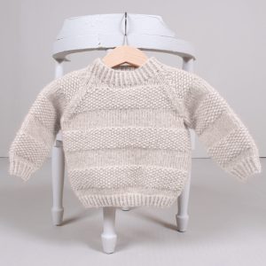 Stickad tröja Lilla grodd - garnpaket från Bluum i Fluffy