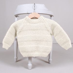 Stickad tröja Lilla grodd - garnpaket från Bluum i Fluffy