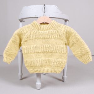 Stickad tröja Lilla grodd - garnpaket från Bluum i Fluffy