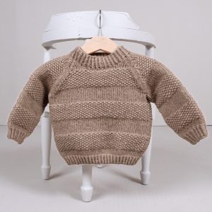 Stickad tröja Lilla grodd - garnpaket från Bluum i Fluffy