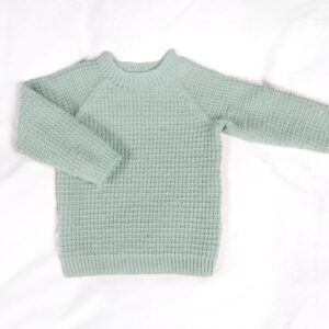 Stickad tröja Hugo med mössa Mintgrön - garnpaket i Bluum Soft Merino Ull