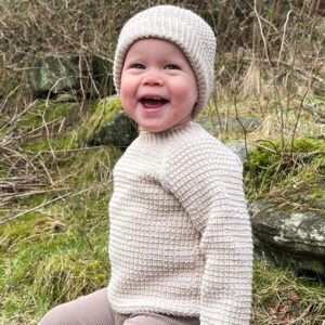 Stickad tröja Hugo med mössa Jadegrön - garnpaket i Bluum Soft Merino Ull