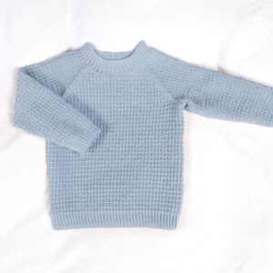 Stickad tröja Hugo med mössa Ljus blå - garnpaket i Bluum Soft Merino Ull