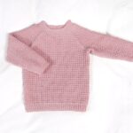 Stickad tröja Hugo med mössa Rosa - garnpaket i Bluum Soft Merino Ull