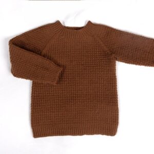 Stickad tröja Hugo med mössa Varm brun - garnpaket i Bluum Soft Merino Ull