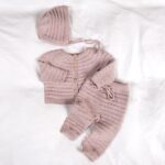 Stickat set Bebisset Pärlränder - garnpaket i Bluum Soft Merino Ull