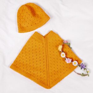 Stickat set Poncho och mössa med hålmönster - garnpaket i Bluum Soft Merino Ull