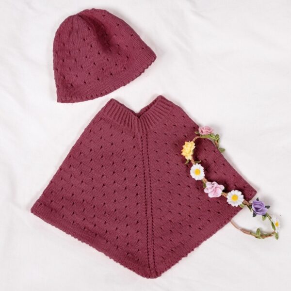 Stickat set Poncho och mössa med hålmönster - garnpaket i Bluum Soft Merino Ull