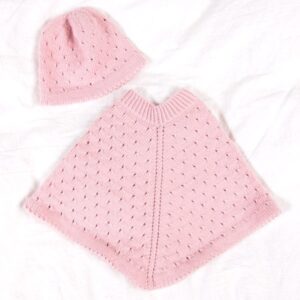 Stickat set Poncho och mössa med hålmönster - garnpaket i Bluum Soft Merino Ull