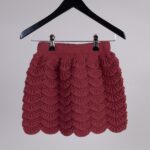 Stickad kjol Våg - garnpaket i Bluum Soft Merino Ull