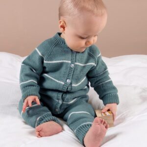 Stickad overall Vårränder - garnpaket i Bluum Soft Merino Ull