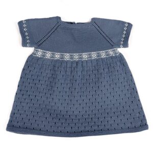Stickad klänning Alva - garnpaket i Bluum Soft Merino Ull