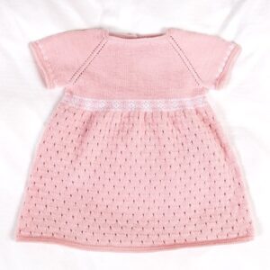 Stickad klänning Alva - garnpaket i Bluum Soft Merino Ull
