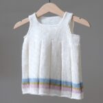 Stickad klänning Emily - garnpaket i Bluum Pure Eco Baby Wool