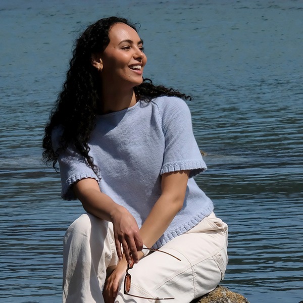Stickad Sommartopp Blåklocka till dam - garnpaket i Bluum Soft Merino Ull