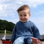 Stickad tröja Timjan till barn - garnpaket i Bluum Soft Merino Ull