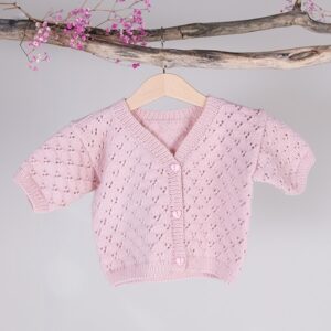 Stickad kofta Viola till barn - garnpaket i Bluum Soft Merino Ull