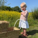 Stickad kofta Viola till barn - garnpaket i Bluum Soft Merino Ull