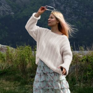 Stickad tröja Björk till dam - garnpaket från Bluum i Fluffy Stickning XXS-XS Vanilla