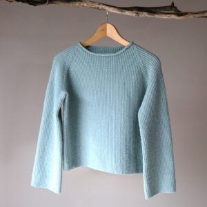 Stickad tröja Timjan till dam - garnpaket i Bluum Soft Merino Ull