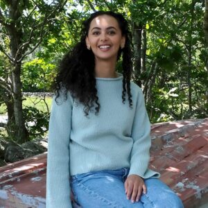 Stickad tröja Timjan till dam - garnpaket i Bluum Soft Merino Ull