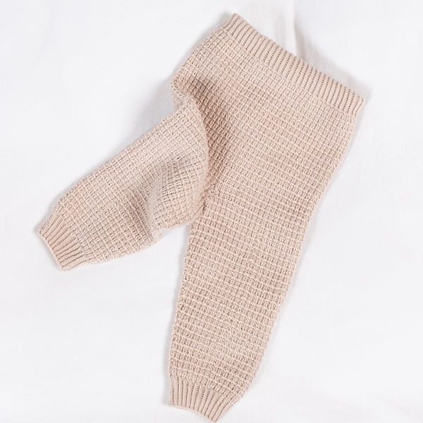 Stickad byxa Hugo - garnpaket i Bluum Soft Merino Ull