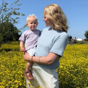 Stickad Topp Blåklocka till dam - garnpaket i Bluum Soft Merino Ull