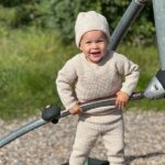 Stickad set Hugo m/tröja, byxa och mössa - garnpaket i Bluum Soft Merino Ull