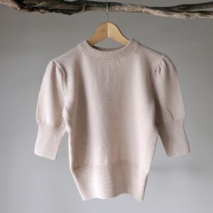 Stickad tröja Novi till dam - garnpaket i Bluum Soft Merino Ull