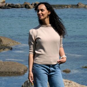 Stickad tröja Novi till dam - garnpaket i Bluum Soft Merino Ull