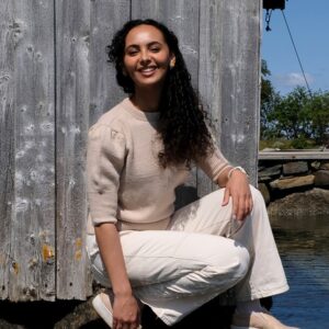 Stickad tröja Novi till dam - garnpaket i Bluum Soft Merino Ull