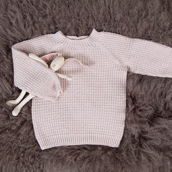 Stickad set Hugo m/tröja, byxa och mössa - garnpaket i Bluum Soft Merino Ull