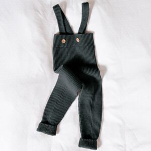 Stickad byxa m/hängslen - garnpaket i Bluum Soft Merino Ull