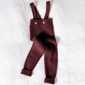 Stickad byxa m/hängslen - garnpaket i Bluum Soft Merino Ull