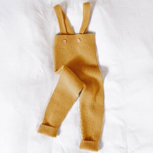 Stickad byxa m/hängslen - garnpaket i Bluum Soft Merino Ull