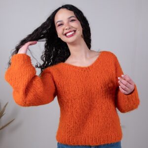 Stickad tröja Maja till dam - garnpaket från Bluum i Fnugg