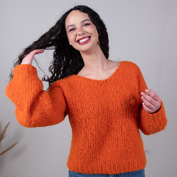 Stickad tröja Maja till dam - garnpaket från Bluum i Fnugg