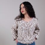 Stickad tröja Maja till dam - garnpaket från Bluum i Fnugg