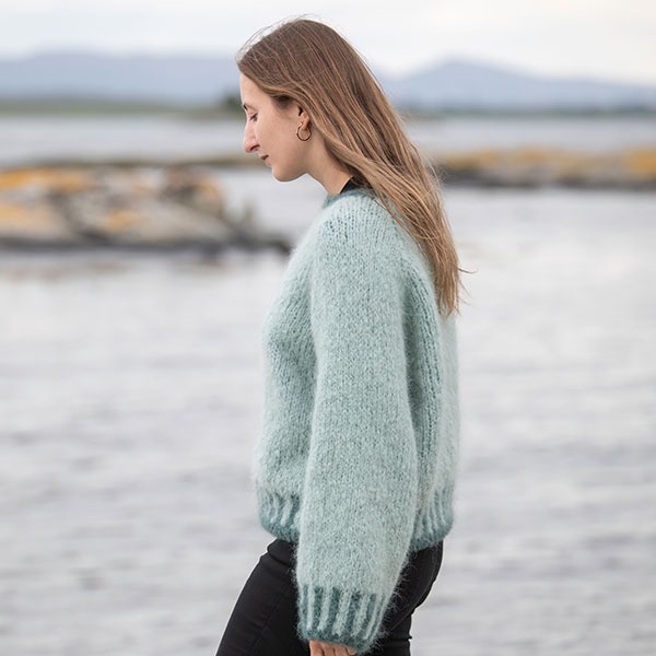 Stickad tröja Strå till dam - garnpaket från Bluum i Fnugg