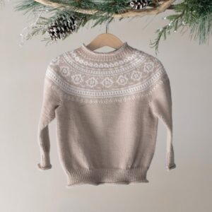 Stickad tröja Vinterdröm - garnpaket i Bluum Soft Merino Ull