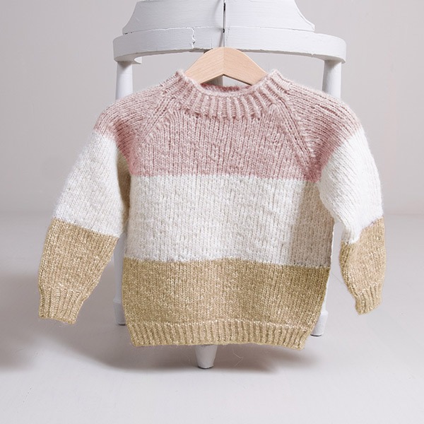 Stickad tröja Vårränder - garnpaket från Bluum i Fluffy