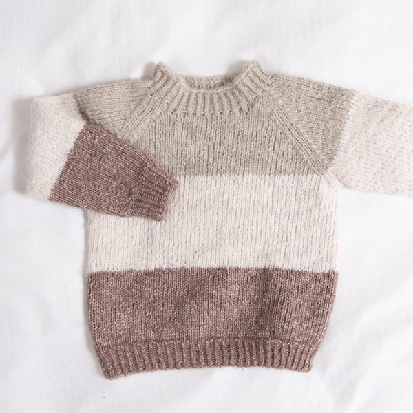 Stickad tröja Vårränder - garnpaket från Bluum i Fluffy