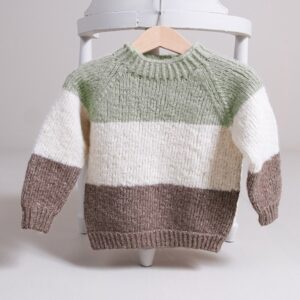 Stickad tröja Vårränder - garnpaket från Bluum i Fluffy