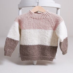 Stickad tröja Vårränder - garnpaket från Bluum i Fluffy