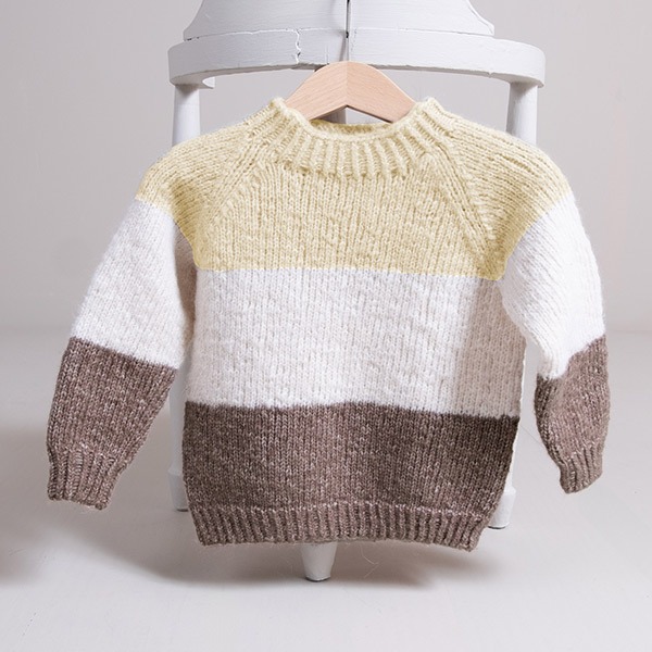 Stickad tröja Vårränder - garnpaket från Bluum i Fluffy