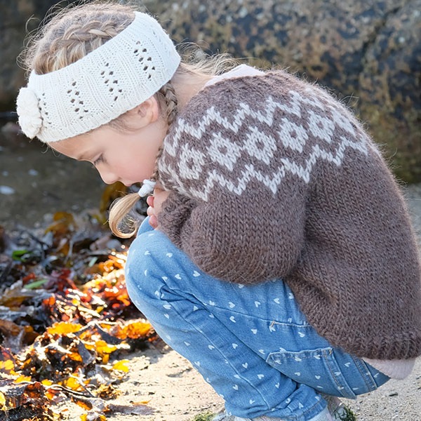 Stickad tröja Vinterlek - garnpaket från Bluum i Møy