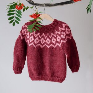 Stickad tröja Vinterlek - garnpaket från Bluum i Møy