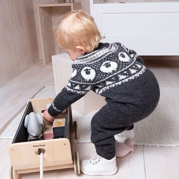 Stickad overall Lammet - garnpaket i Bluum Pure Eco Baby Wool